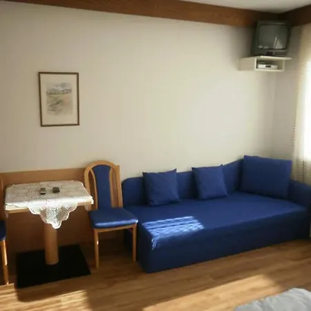 Tannenhof Bed & Breakfast 2*